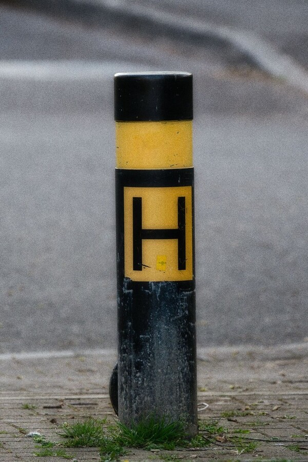 H this way